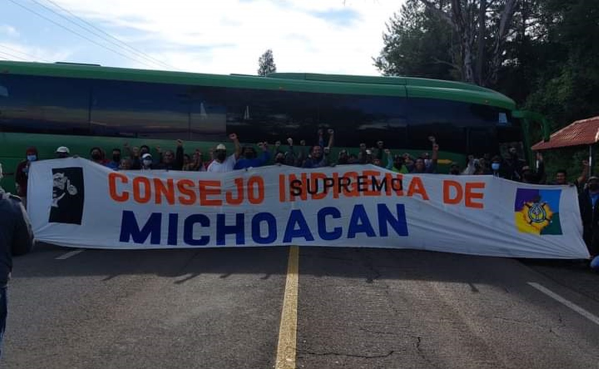 Comunidades de Michoacán bloquean carreteras en el "Día Internacional de los Pueblos Indígenas"