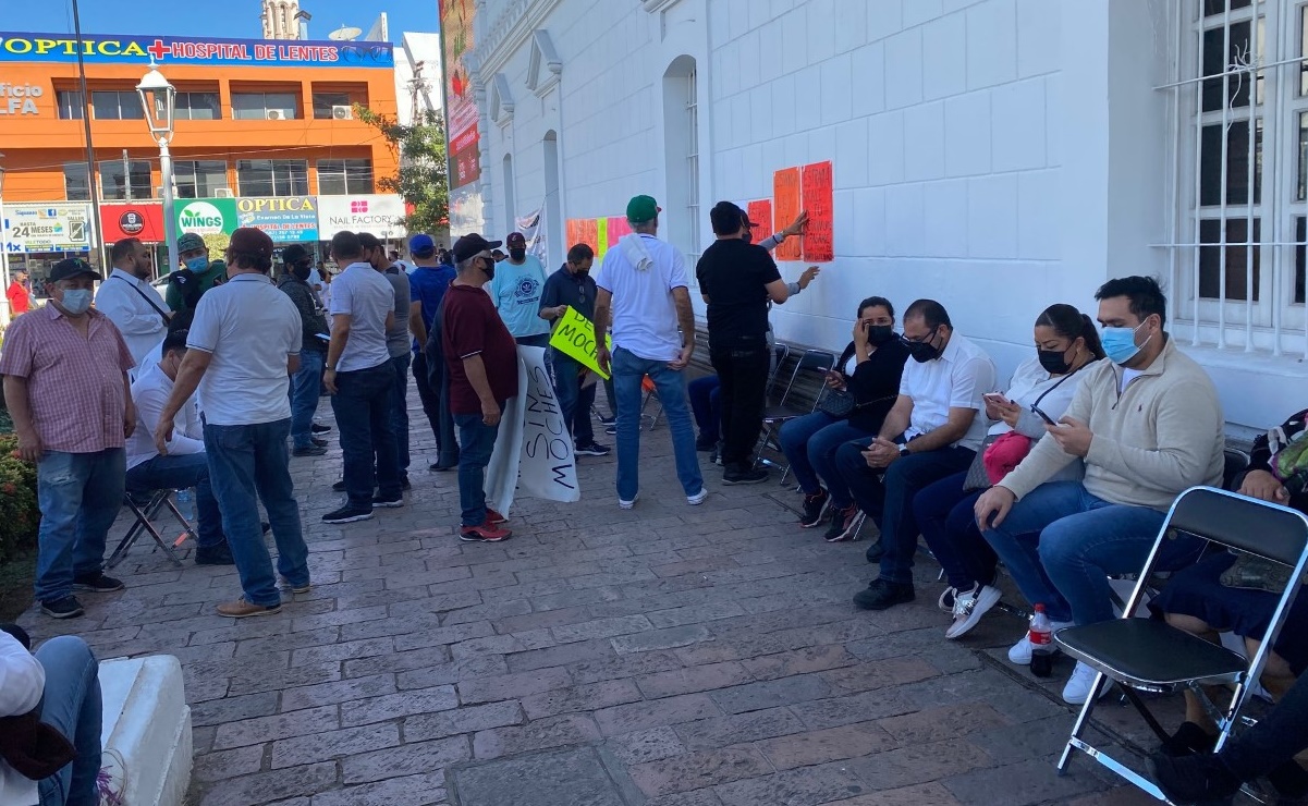 Manifestantes toman palacio municipal y cierran vialidades en Sinaloa