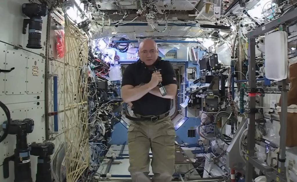 Astronauta Scott Kelly dice que podría pasar otro año en el espacio
