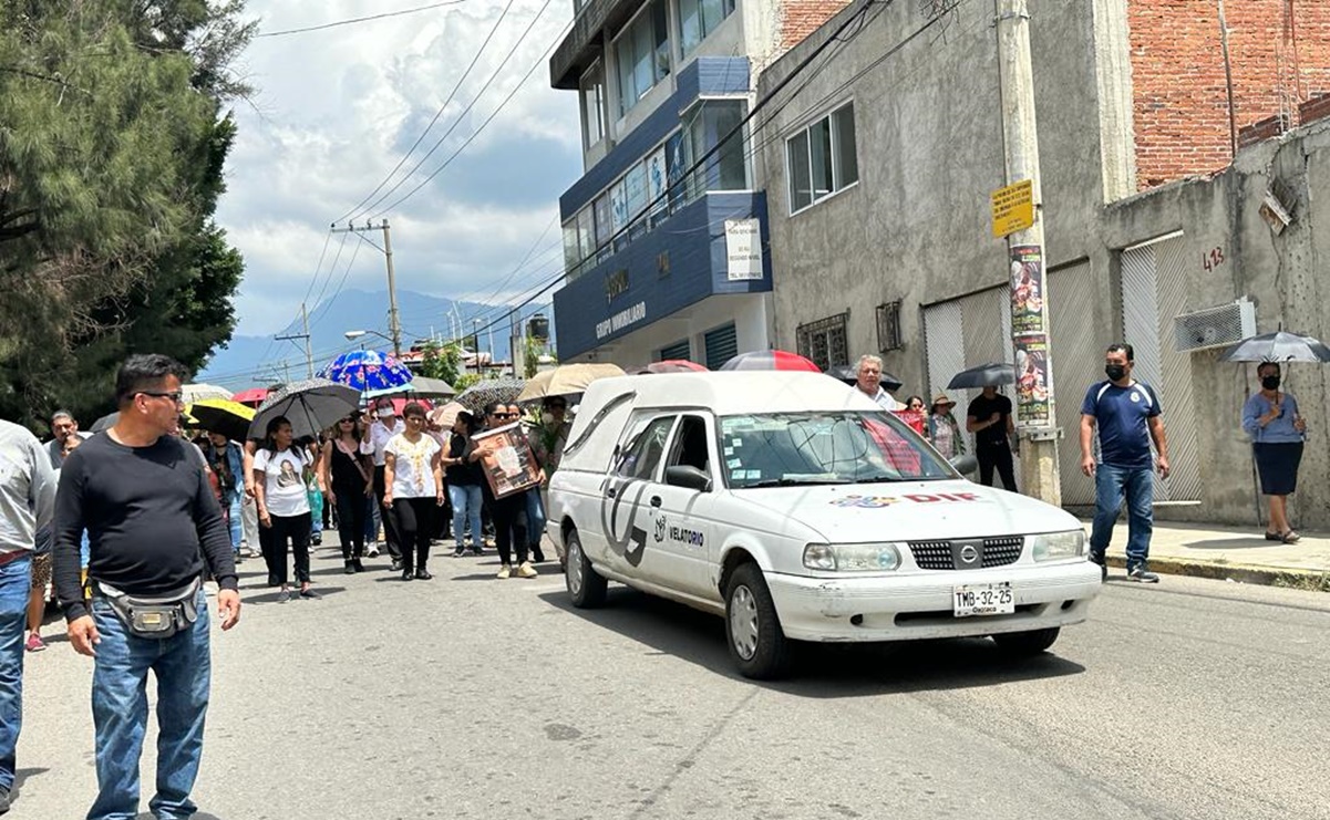 Restos de Carlos Aranda ya descansan en Oaxaca; familia pide continuar con las investigaciones