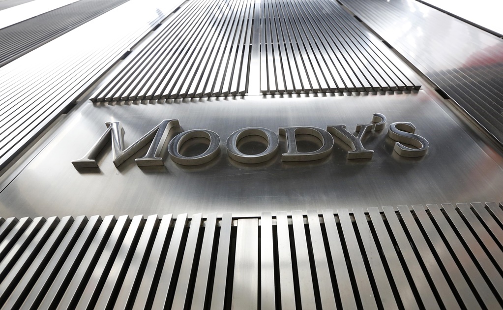 Moody’s cambia de estable a negativa la perspectiva de la deuda de EU