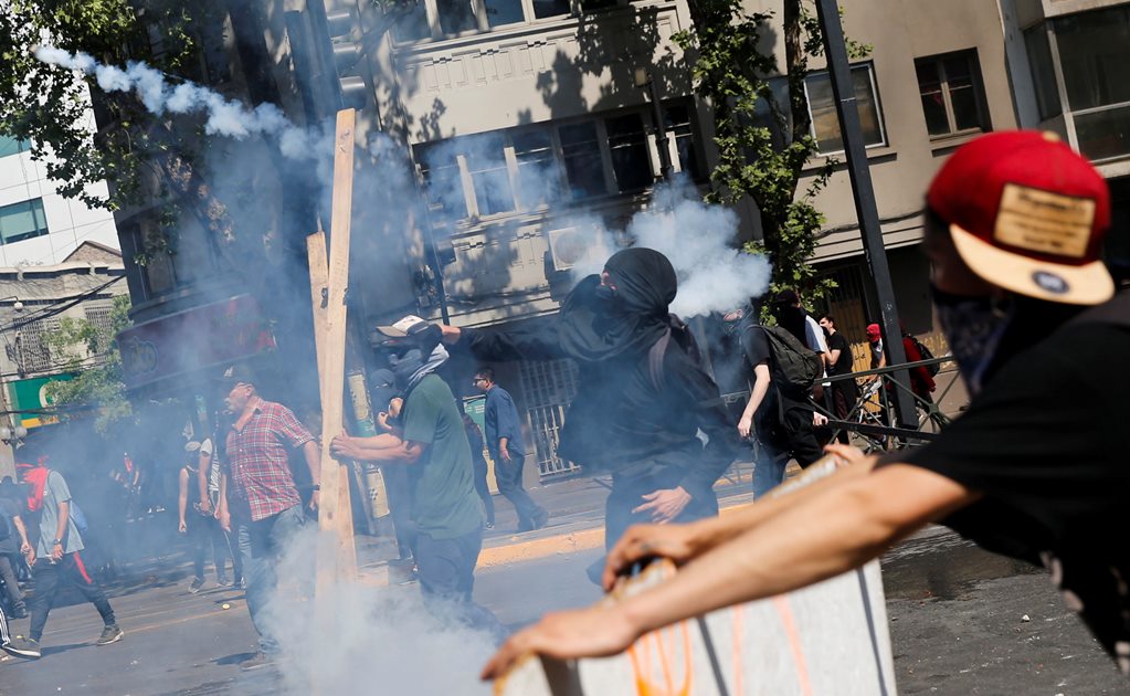 Reportan nuevos enfrentamientos en cuarto día de protestas en Chile