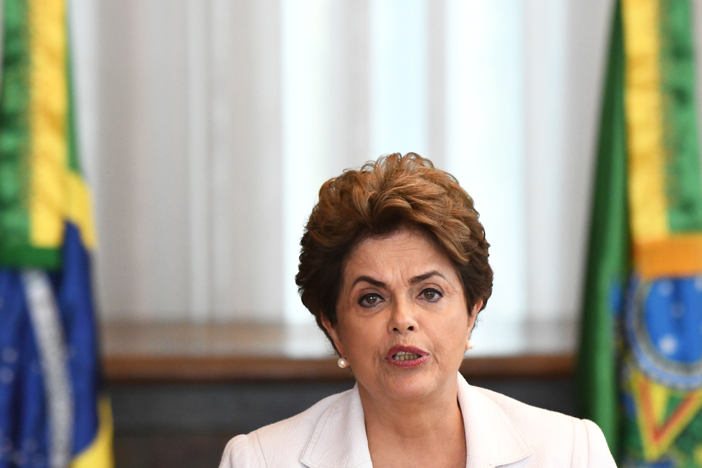 Rousseff promete elecciones anticipadas si es absuelta en juicio