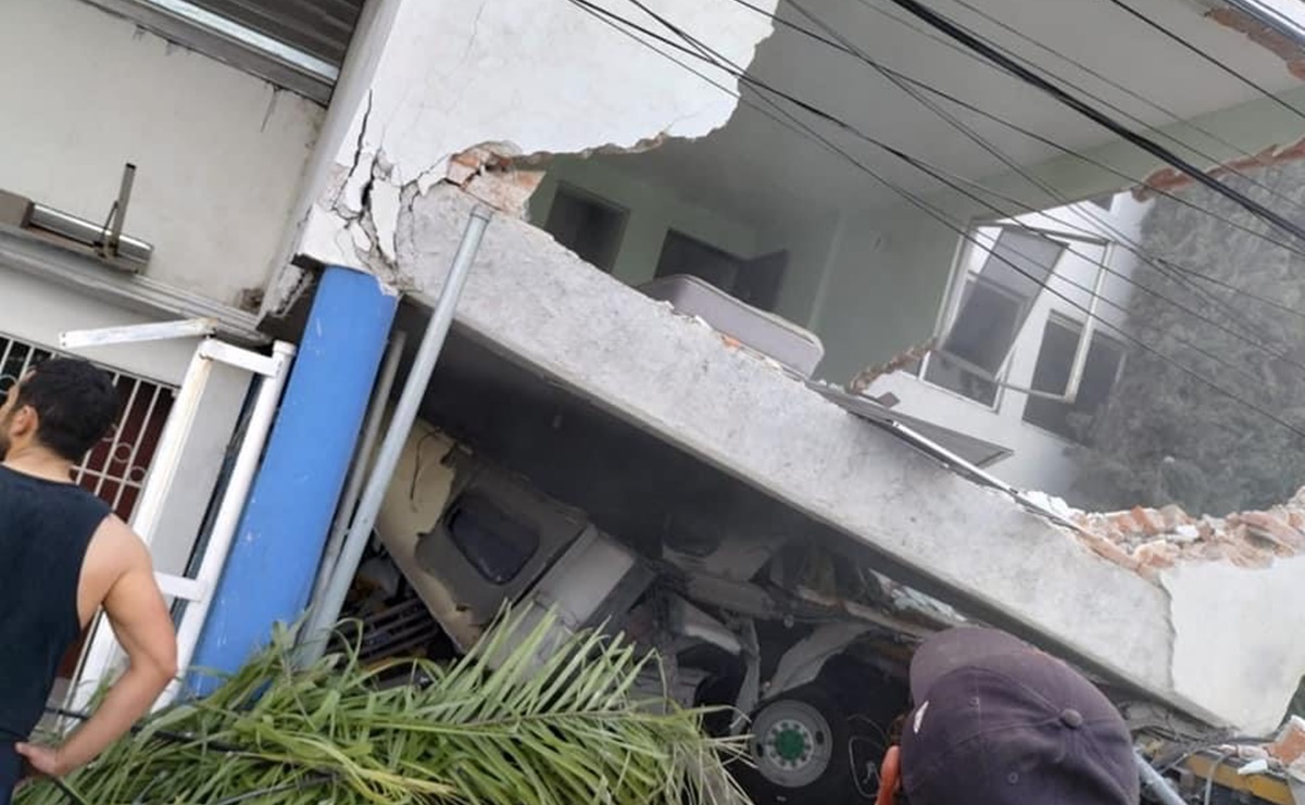 Se mete hasta la cocina: tráiler se impacta contra una vivienda en fraccionamiento de San Luis Potosí