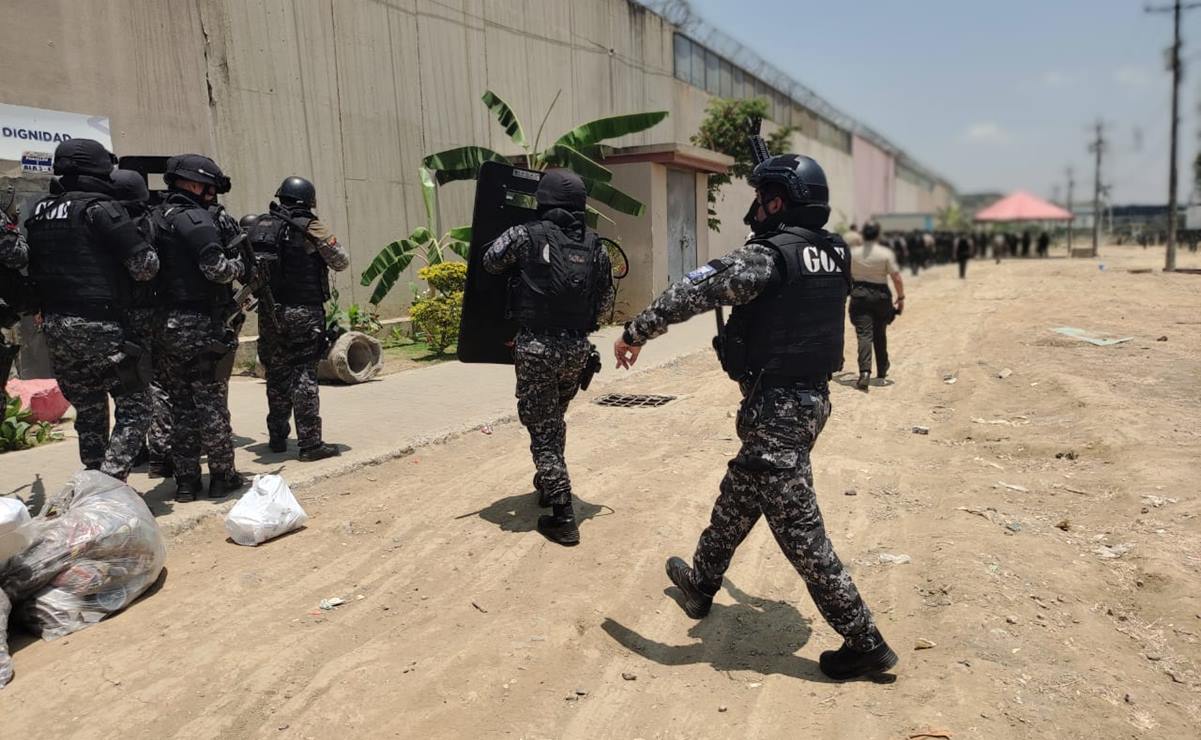 Reos disparan contra policías de Ecuador en cárcel donde un motín dejó 118 muertos