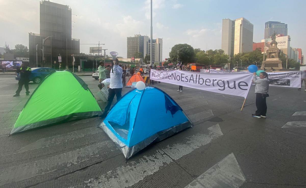 Bloquean Paseo de la Reforma para exigir retiro de migrantes de Parque Giordano Bruno, en la Cuauhtémoc