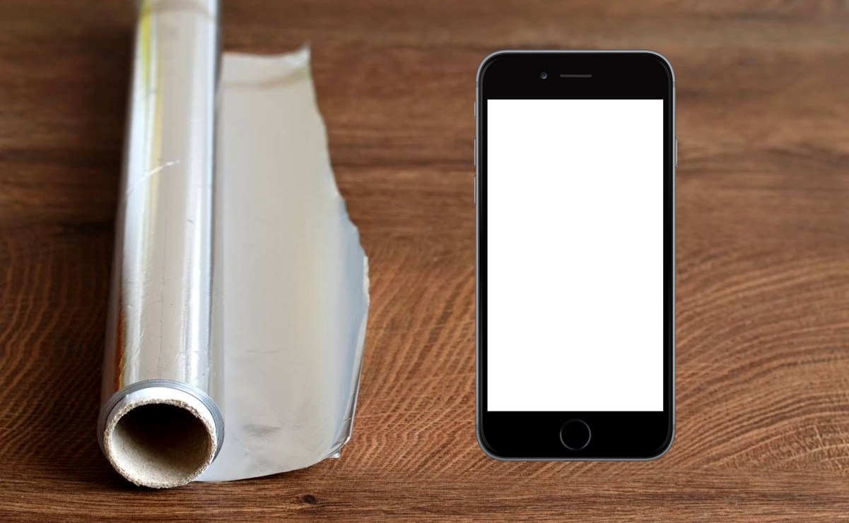 Qué pasa si envuelves tu celular en papel aluminio