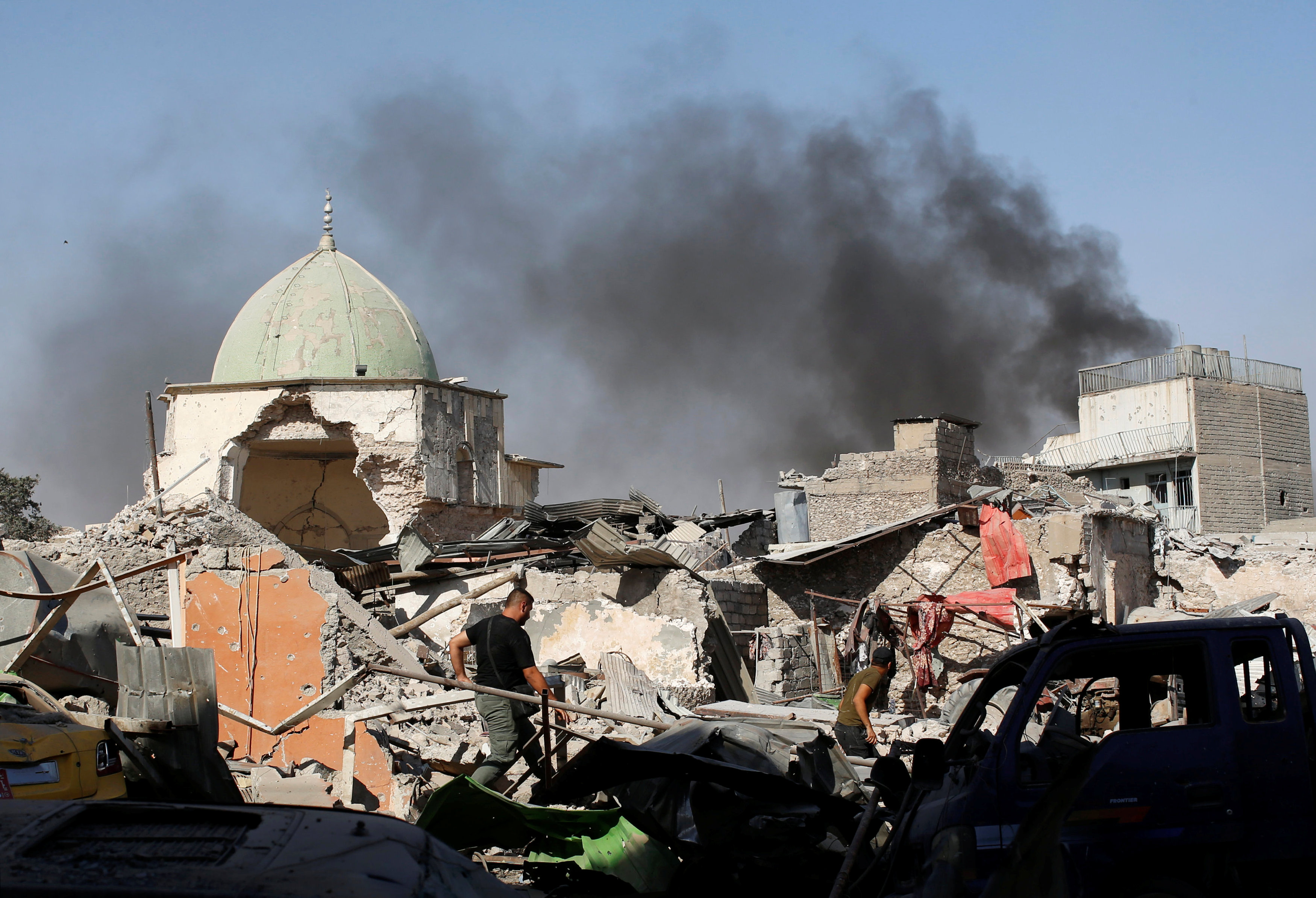 Irak anuncia fin de califato del EI tras capturar mezquita de Mosul