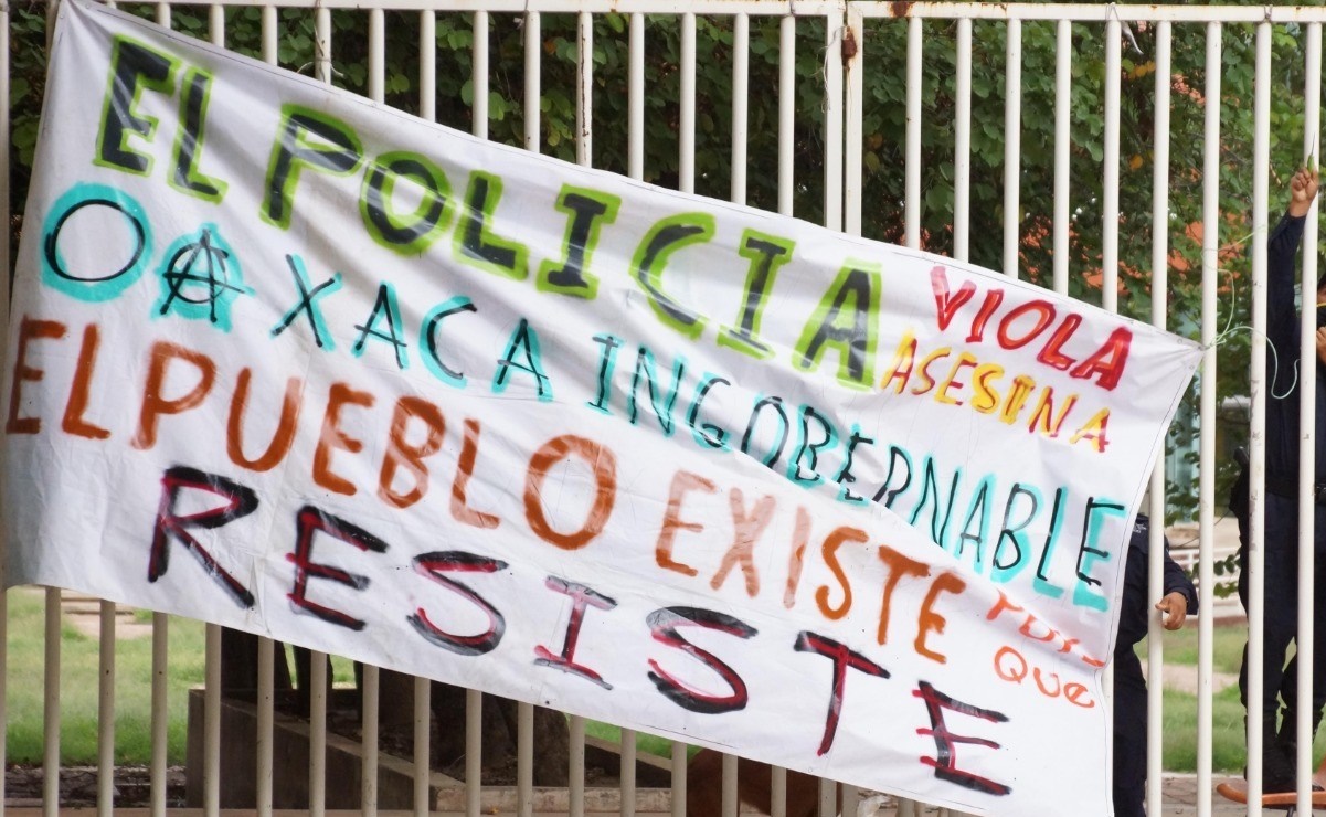 Encapuchados protestan por violencia policial en Oaxaca