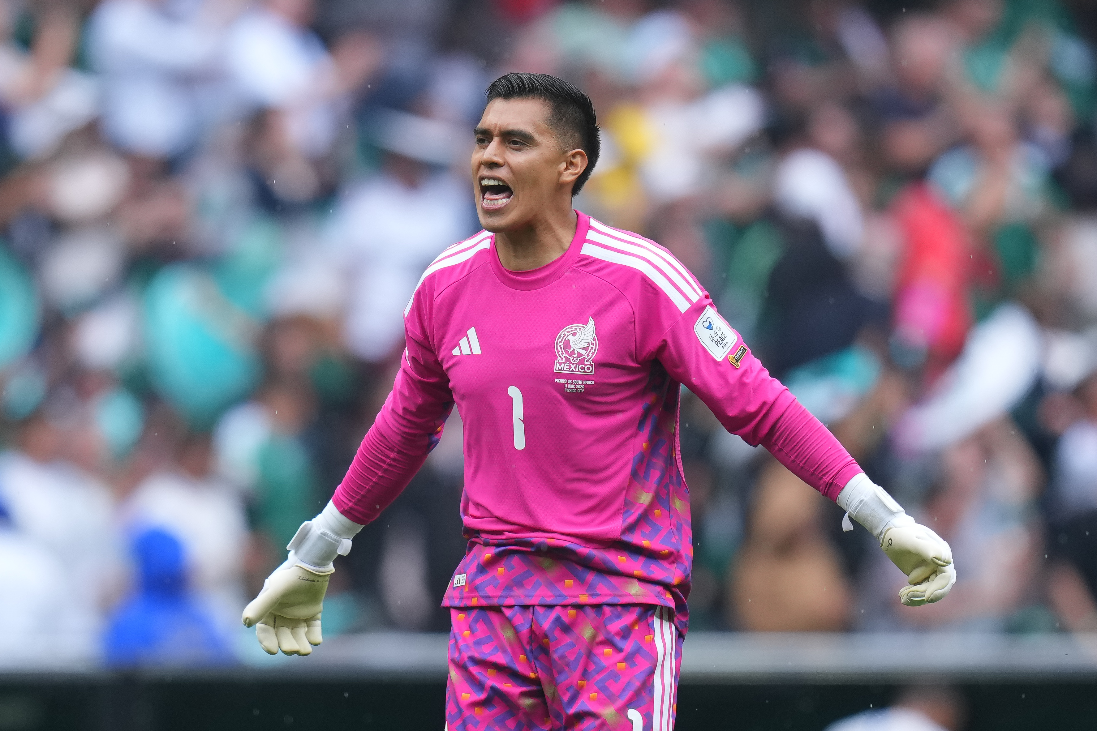 Raúl "Tala" Rangel en festejo de gol con la Selección Mexicana
