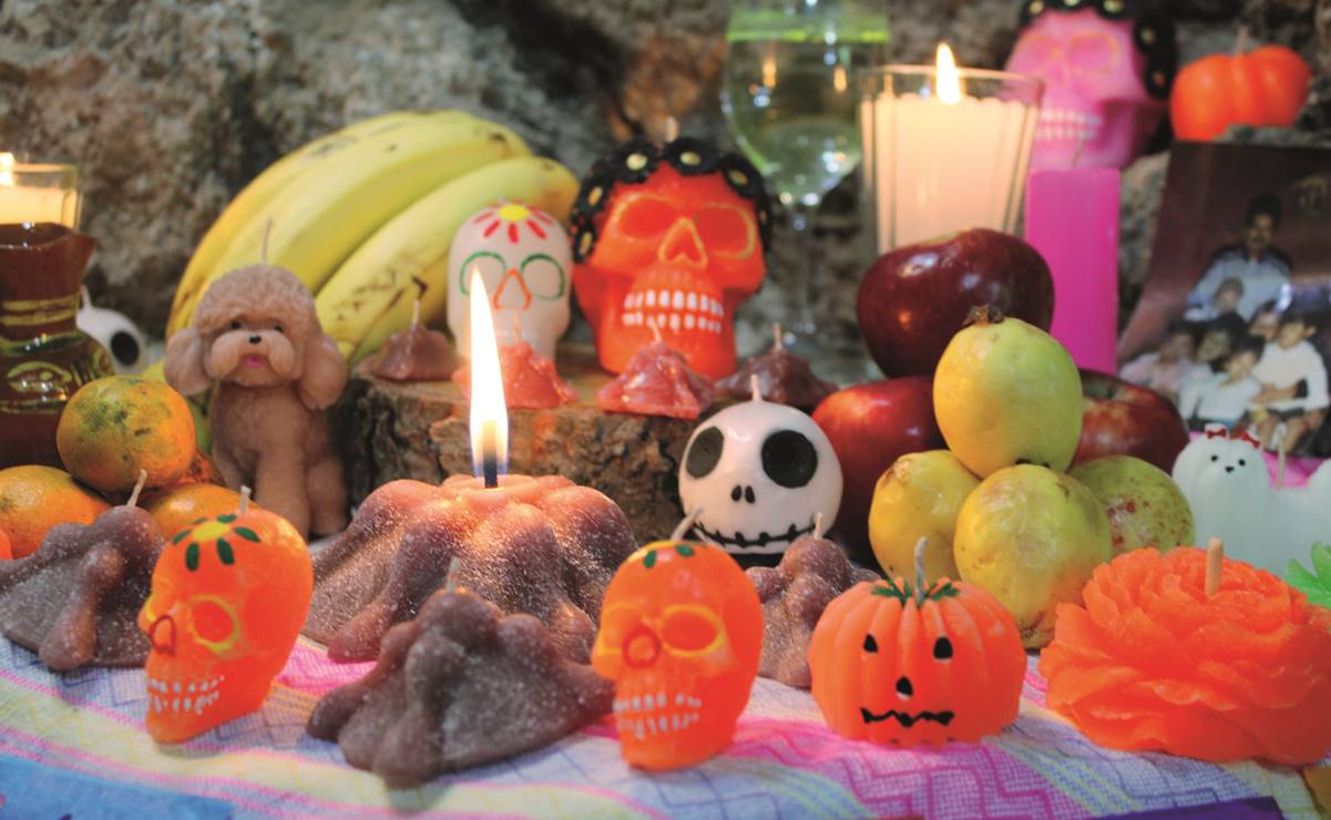 Renuevan la tradición de crear velas para Día de Muertos