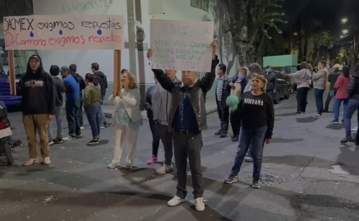 Vecinos cierran tramo de avenida Miguel Ángel de Quevedo por escasez de agua  