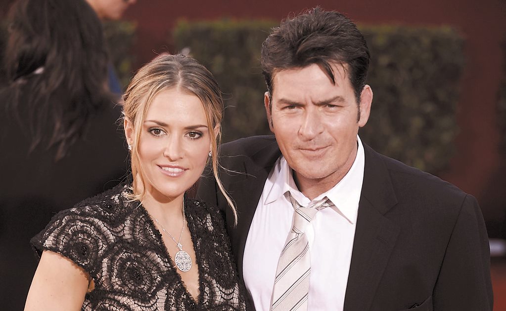 Ex esposa de Charlie Sheen ingresa a rehabilitación