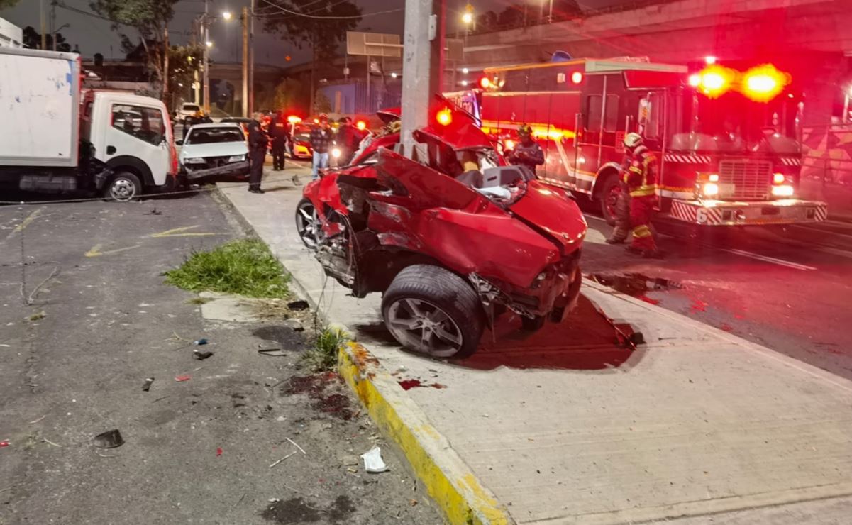 VIDEO Jóvenes chocan a exceso de velocidad en un Camaro; uno muere y al otro le amputan la pierna