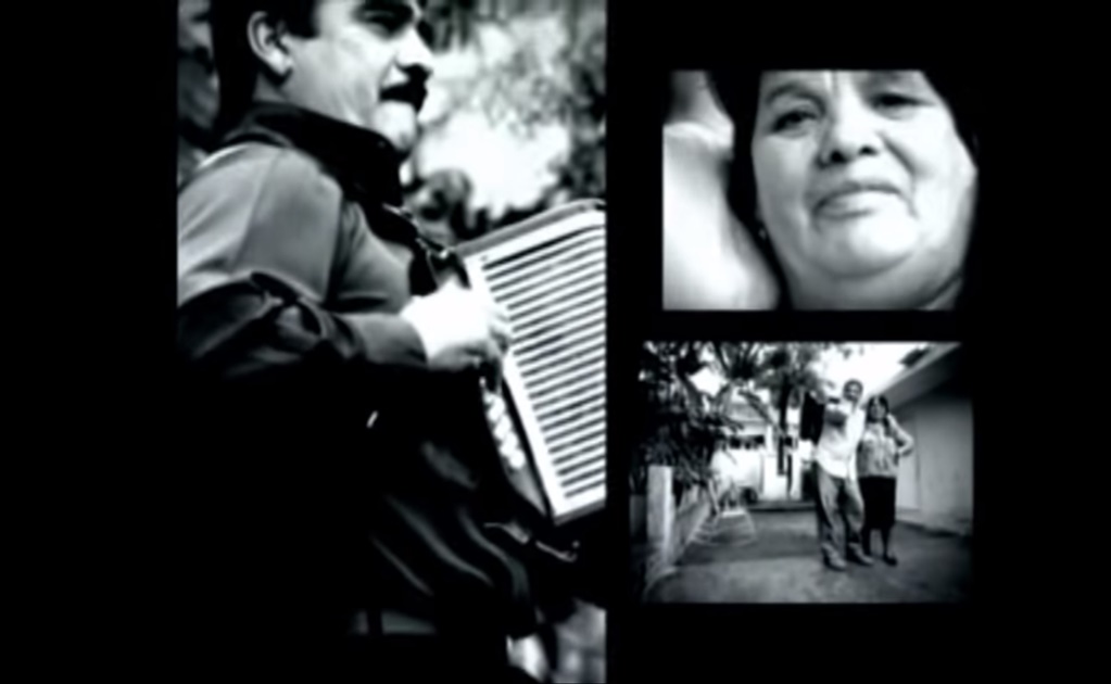 En el video de “Cumbia sobre el río”, Celso Piña calmaba a la banda brava con el acordeón