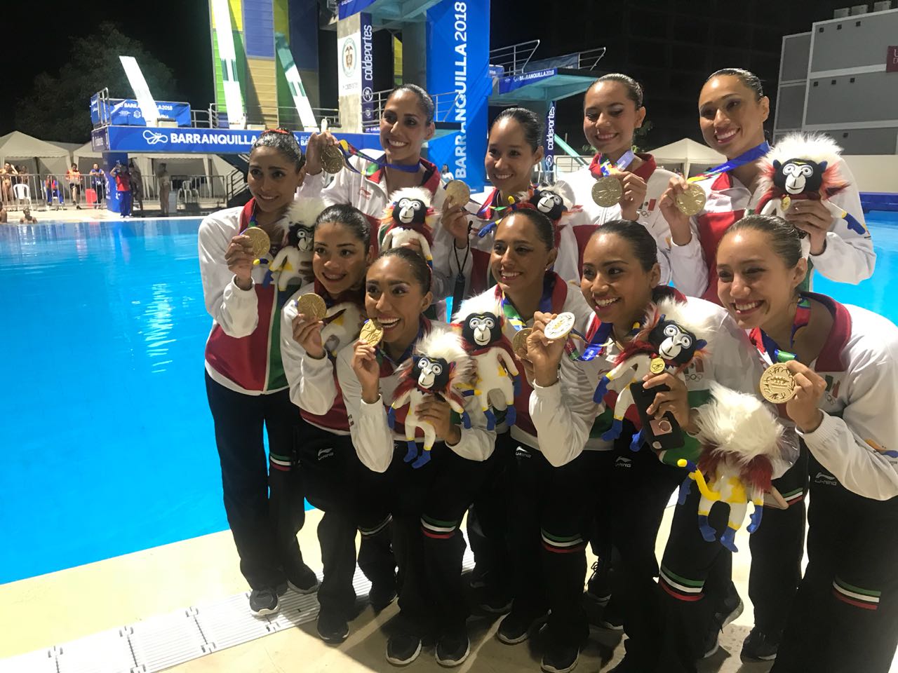 México gana oro en nado artístico
