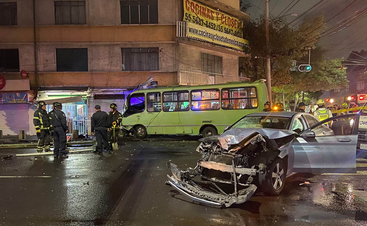 Accidente vehicular en Colonia del Valle deja al menos 12 lesionados