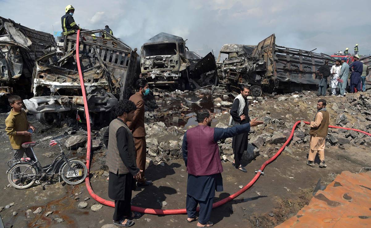 Al menos 7 muertos y 14 heridos al incendiarse decenas de vehículos en Kabul