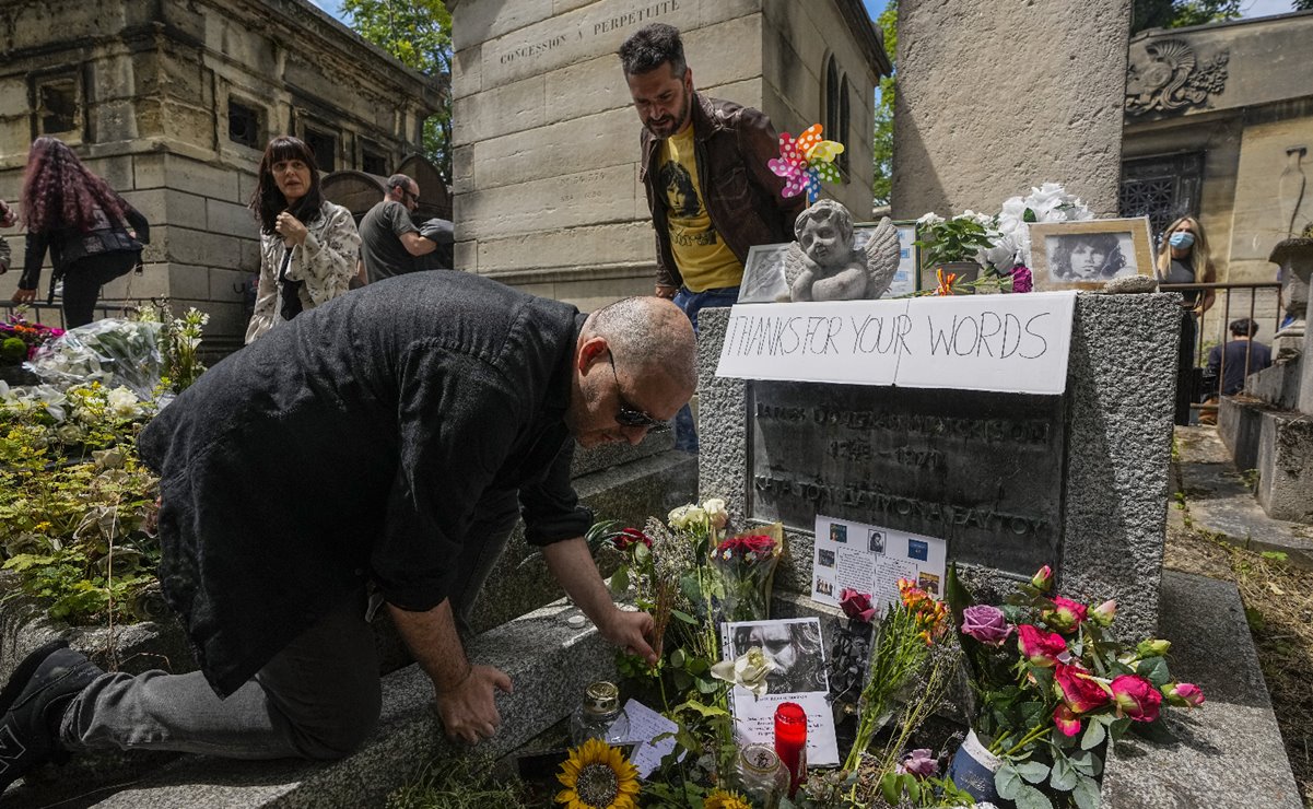 "Nunca podremos olvidarte", dicen fans de Jim Morrison a 50 años de su muerte 