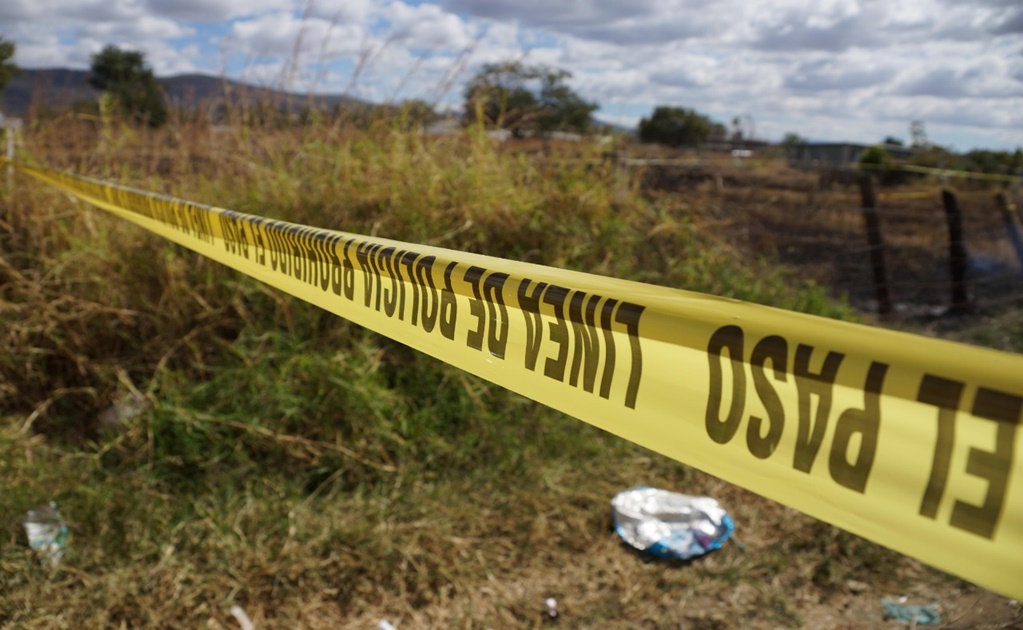 Hallan dos cuerpos entre cobijas en Zacatecas