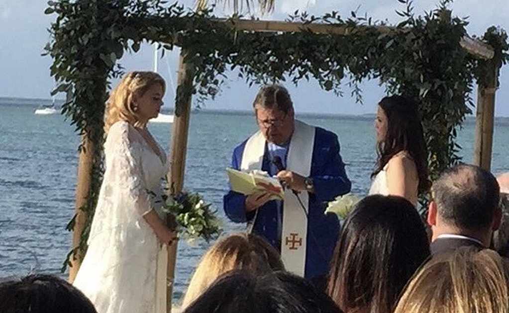 Escuela católica en Miami despide a profesora por casarse con su novia