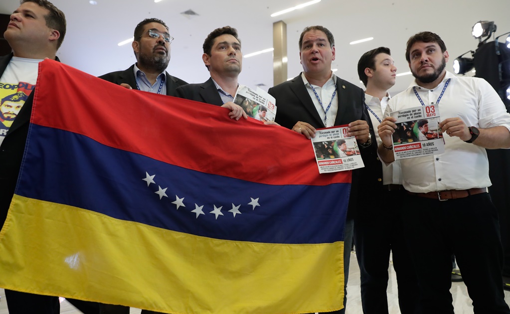 Irrumpen opositores a Maduro en Asamblea de OEA