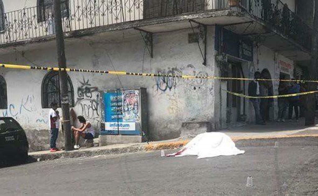 Pasajero balea a presunto asaltante en Zomeyucan, Naucalpan