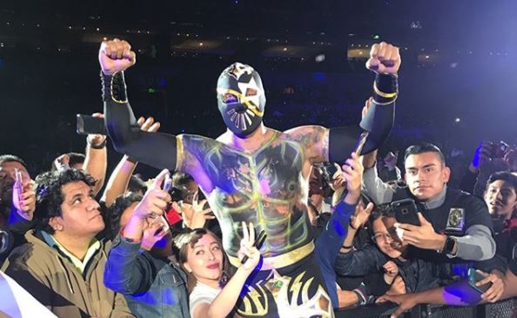 WWE cumple en su visita a la CDMX