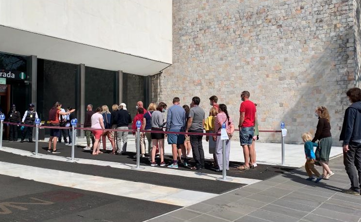Turistas aprovechan la segunda reapertura del Museo Nacional Antropología