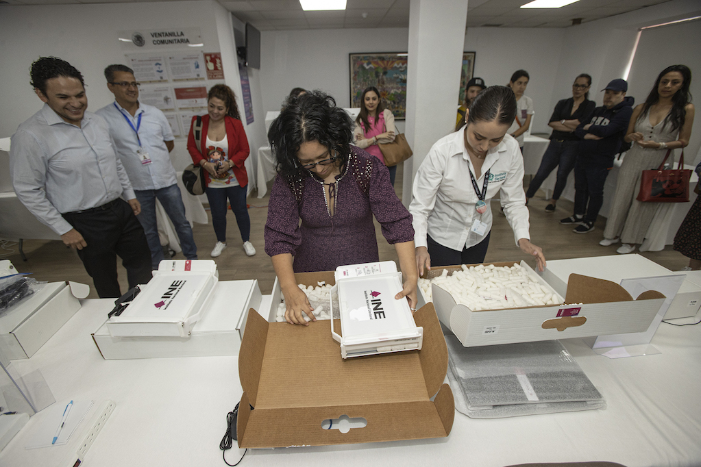 Alistan urnas en embajada de México en España