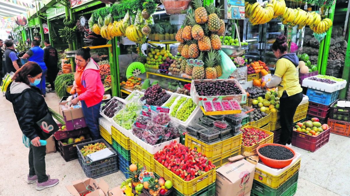 Población en pobreza laboral puede comprar menos de la mitad de una canasta alimentaria: BBVA México