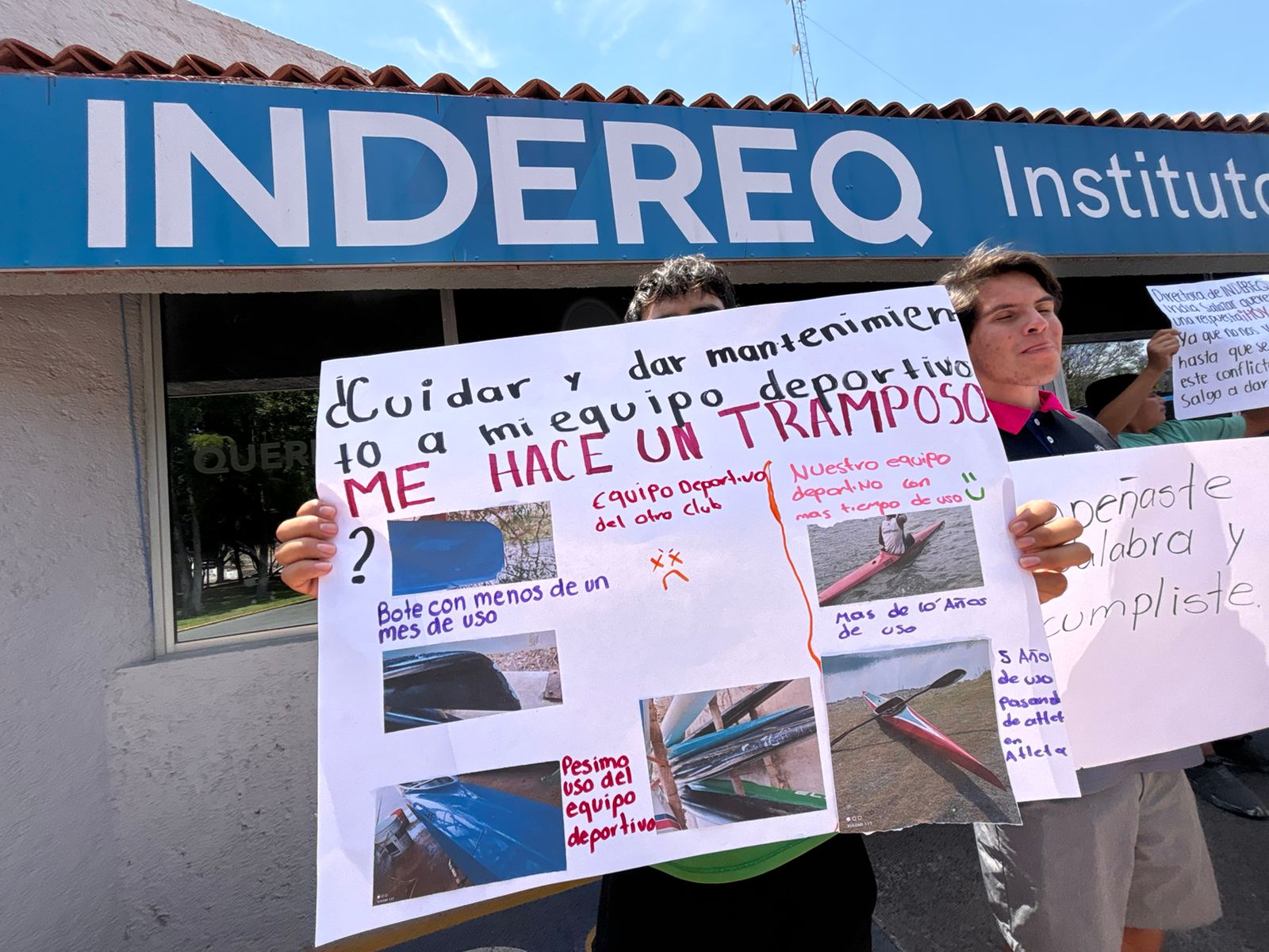 Equipo de canotaje protesta contra el Indereq