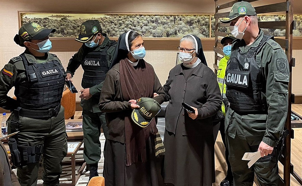 Regresa a Colombia monja que estuvo secuestrada por yihadistas durante 4 años 