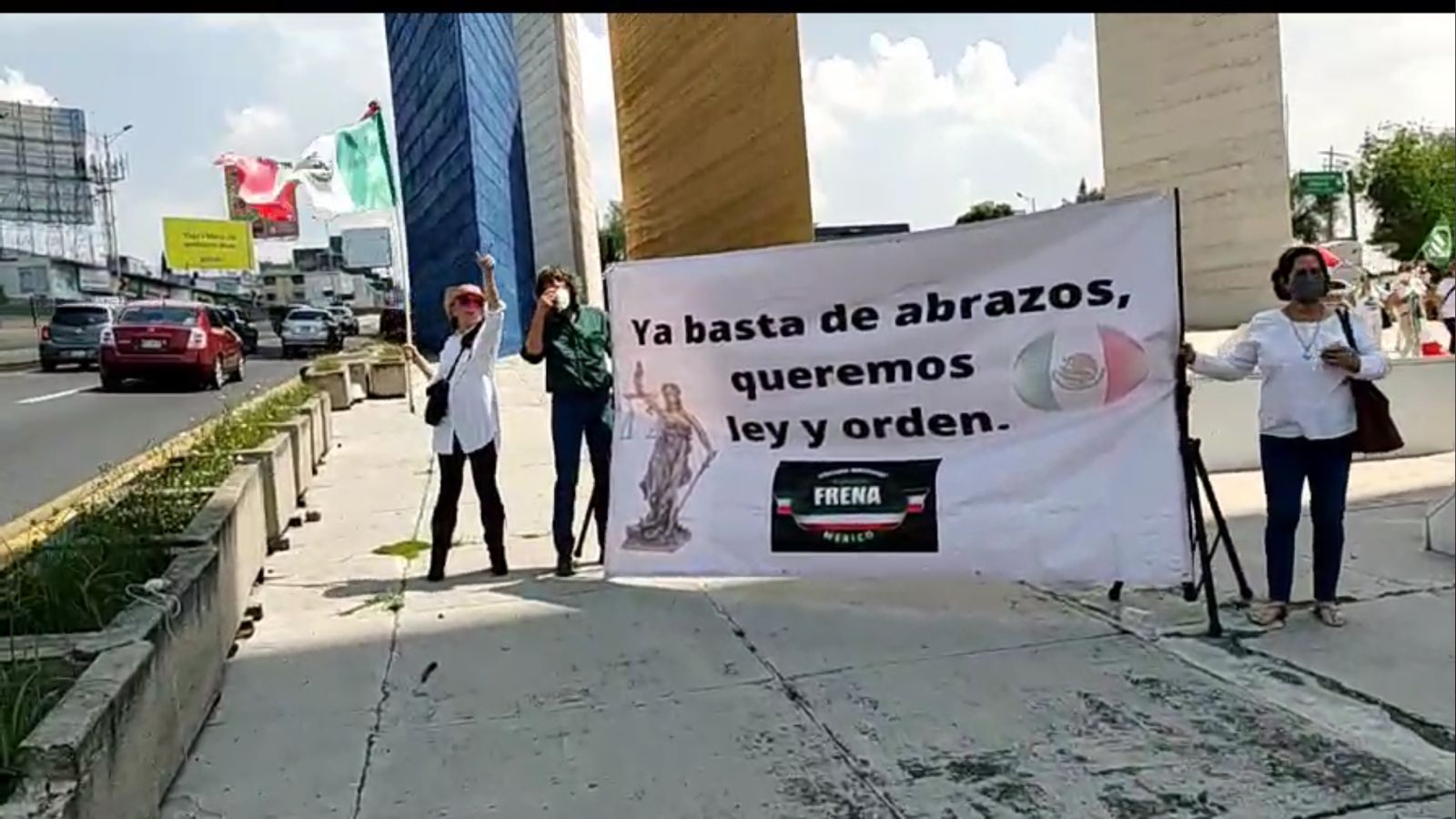 FRENAAA exige a AMLO cambiar estrategia de seguridad “de abrazos, no balazos” 