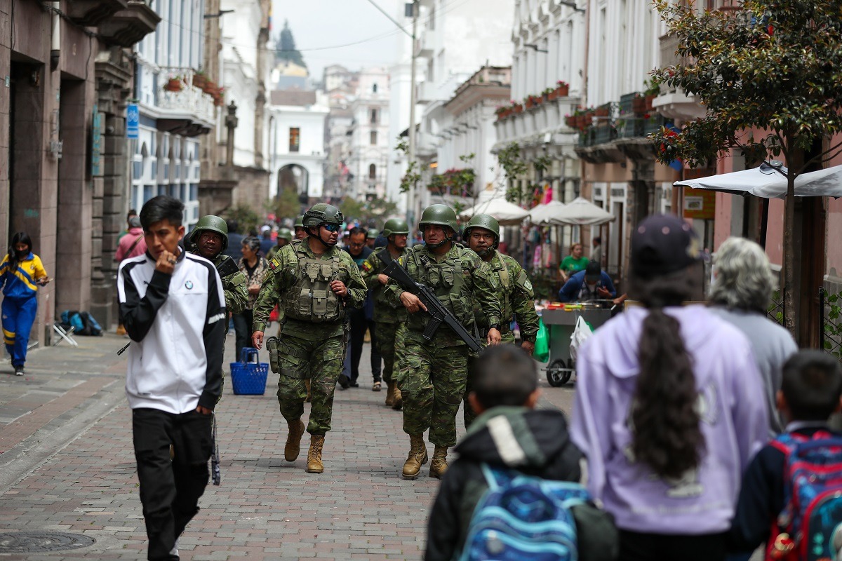 Presidente de Ecuador declara "Conflicto Armado Interno" y saca al ejército a combatir "terroristas"