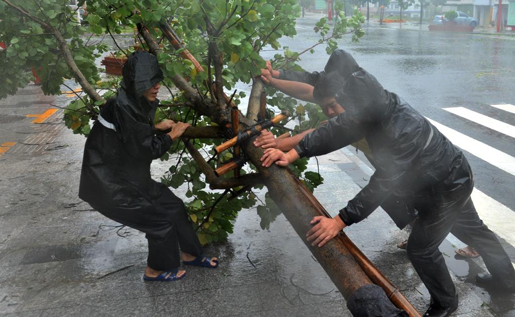 Tifón "Sarika" toca tierra en isla china de Hainan 