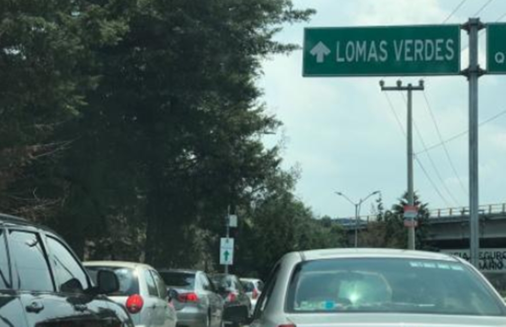 Continúa desabasto por fuga de agua en Lomas Verdes