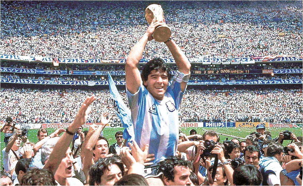 Subastan camiseta utilizada por Diego Armando Maradona en México