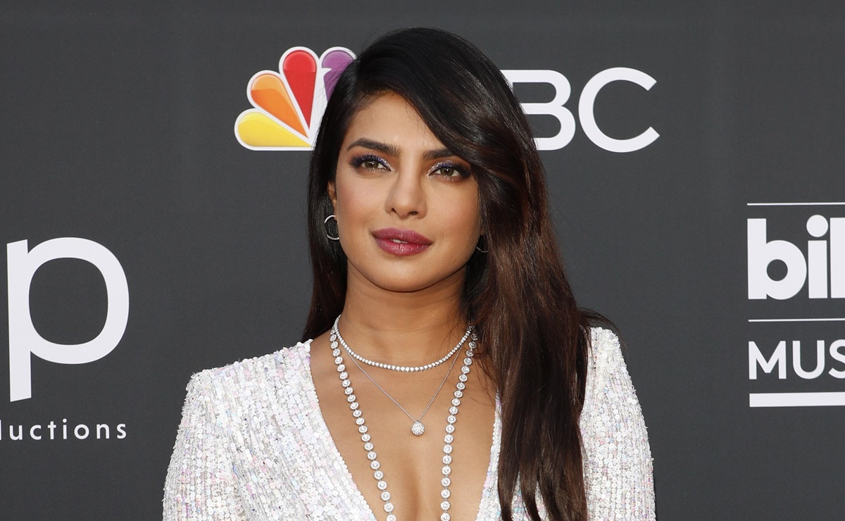 Priyanka Chopra luce irreconocible tras cirugías de nariz  