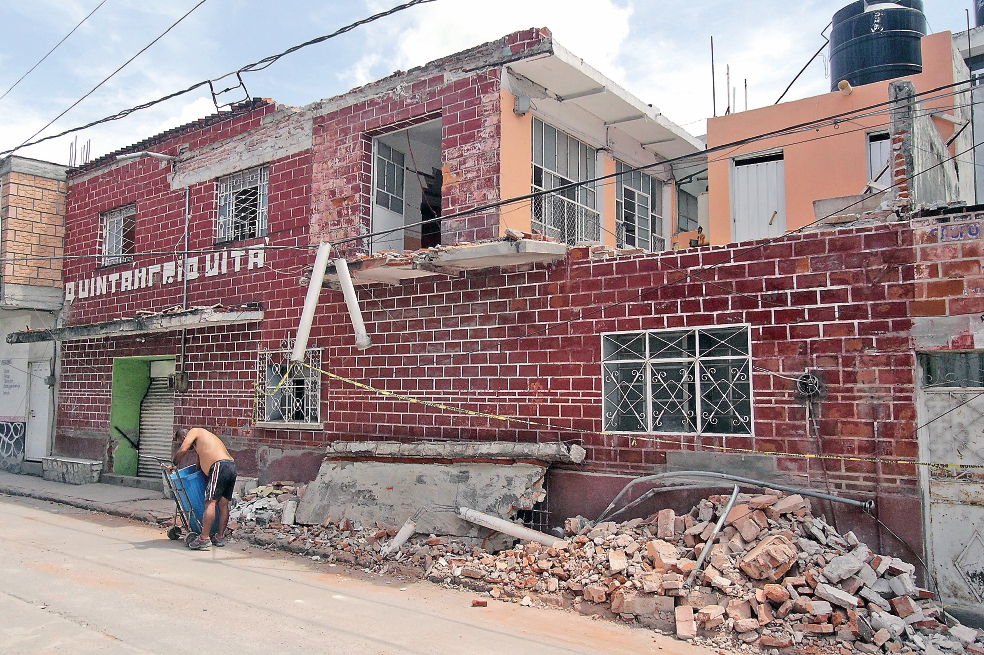 Suman 45 víctimas mortales por terremoto en Puebla