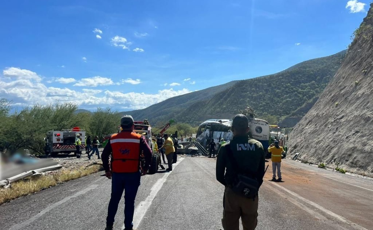 Tras accidente que dejó 16 migrantes muertos, Oaxaca refuerza seguridad en carretera con Puebla