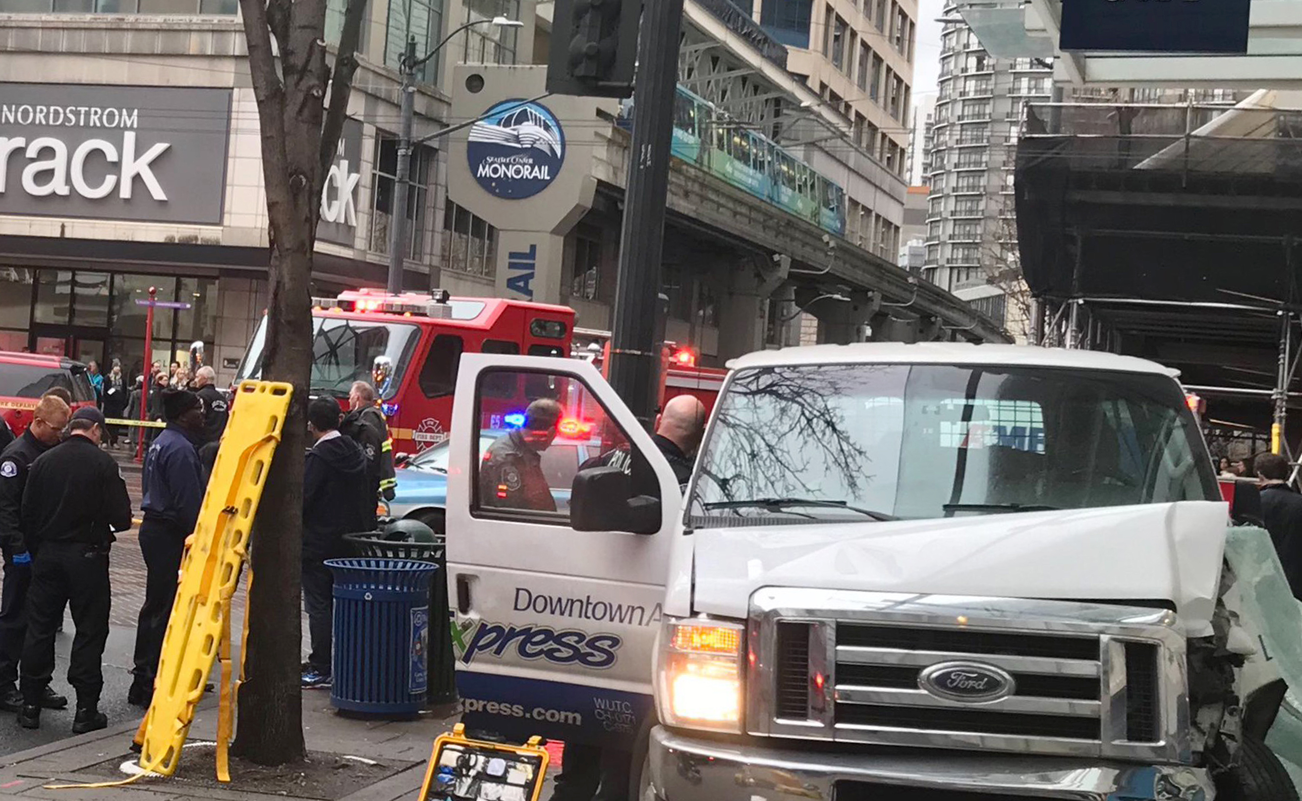 Suman 6 heridos por atropellamiento en Seattle, entre ellos el conductor