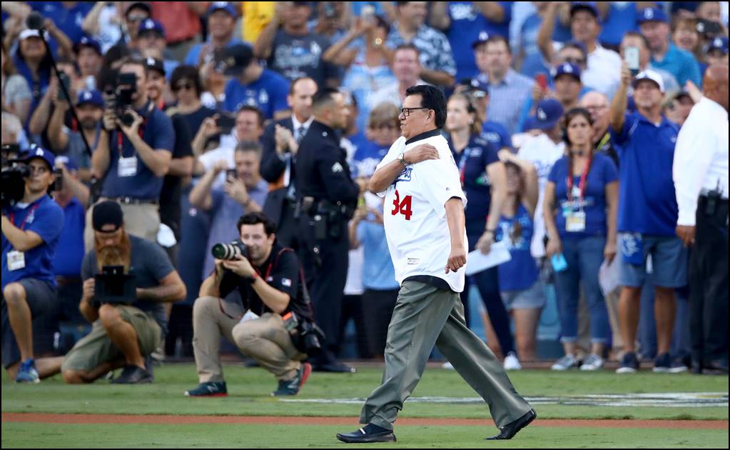 'Toro' Valenzuela hace primer lanzamiento en el Dodger Stadium