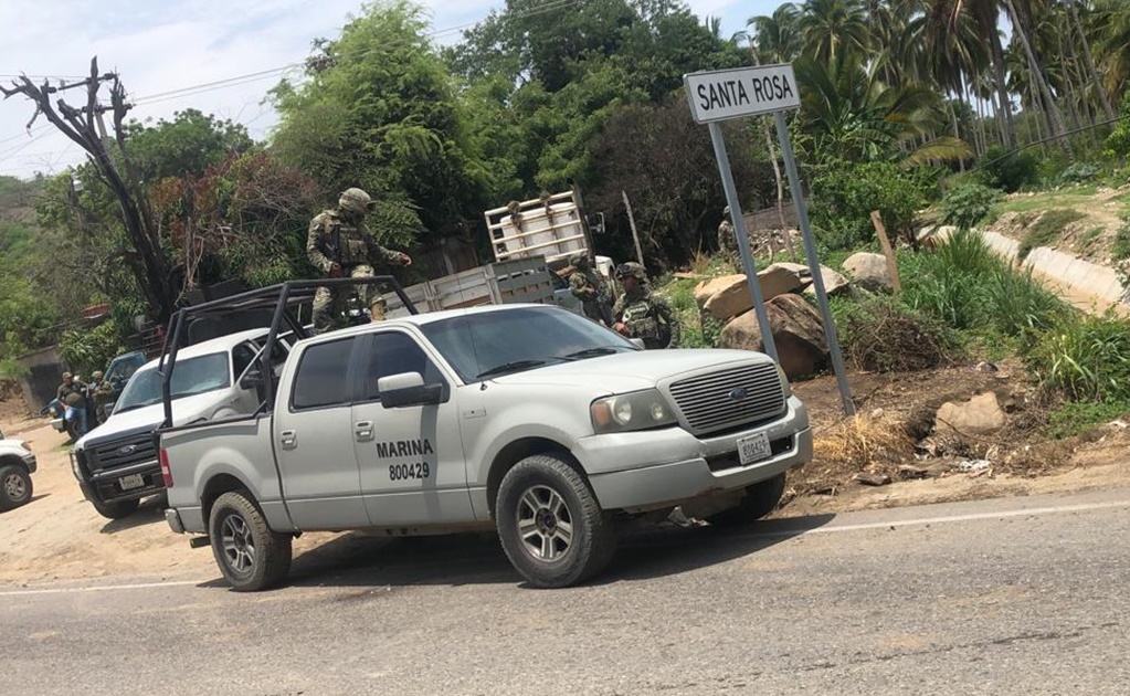 Autodefensas retienen a convoy con marinos en la Acapulco-Zihuatanejo