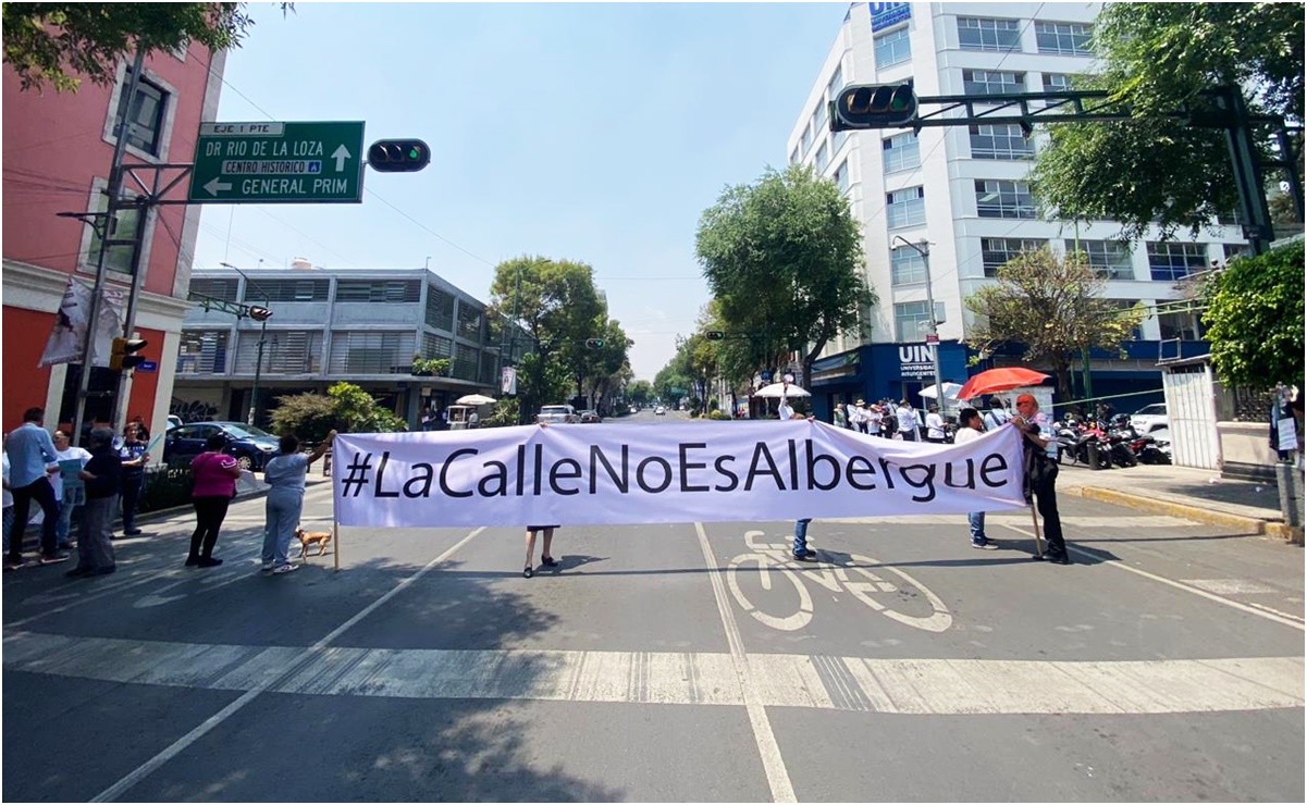 “¡La calle no es albergue!”: Vecinos de la colonia Juárez se manifiestan en la Segob; piden atención ante crisis migratoria