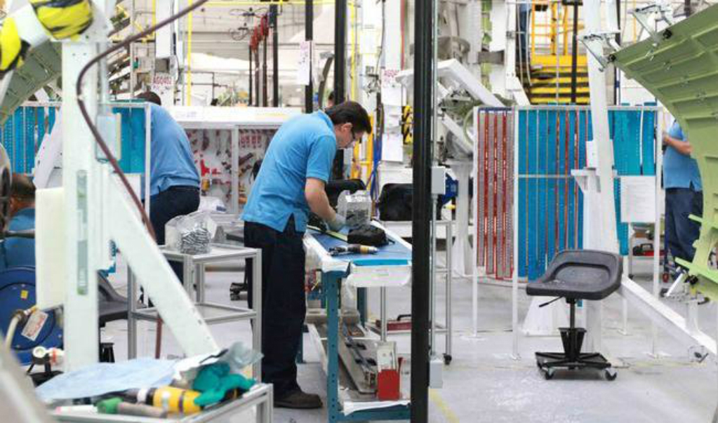 Cae 1.7% producción industrial en febrero