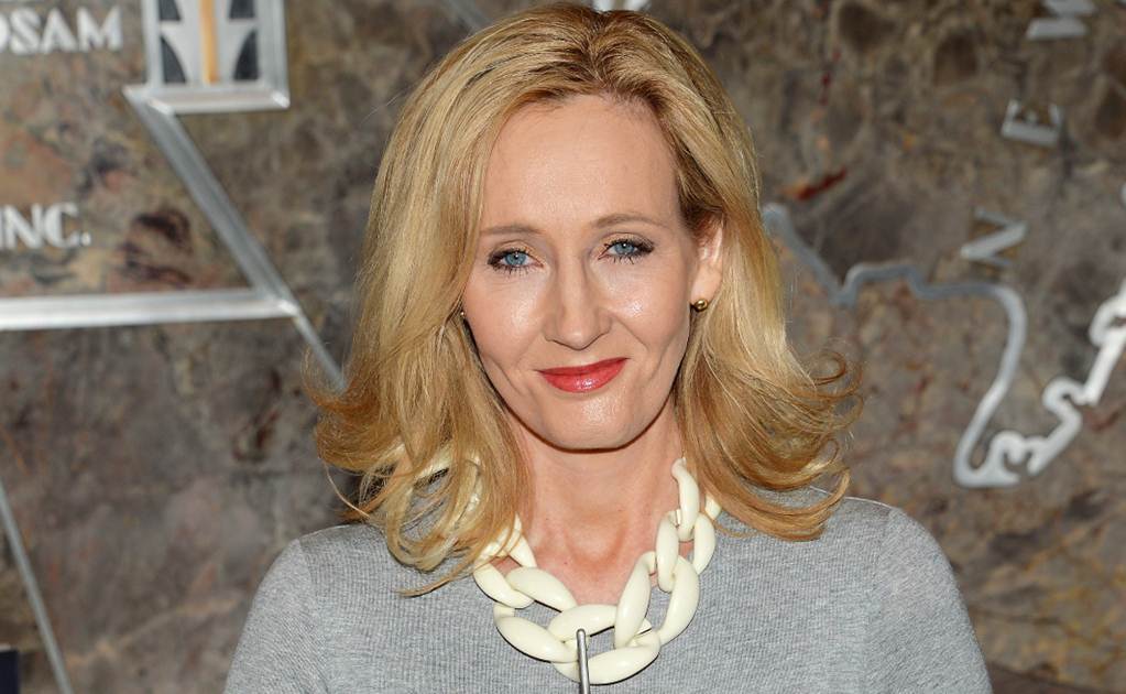 "Con mucho gusto iría dos años a prisión", dice J.K. Rowling por discurso sobre trans