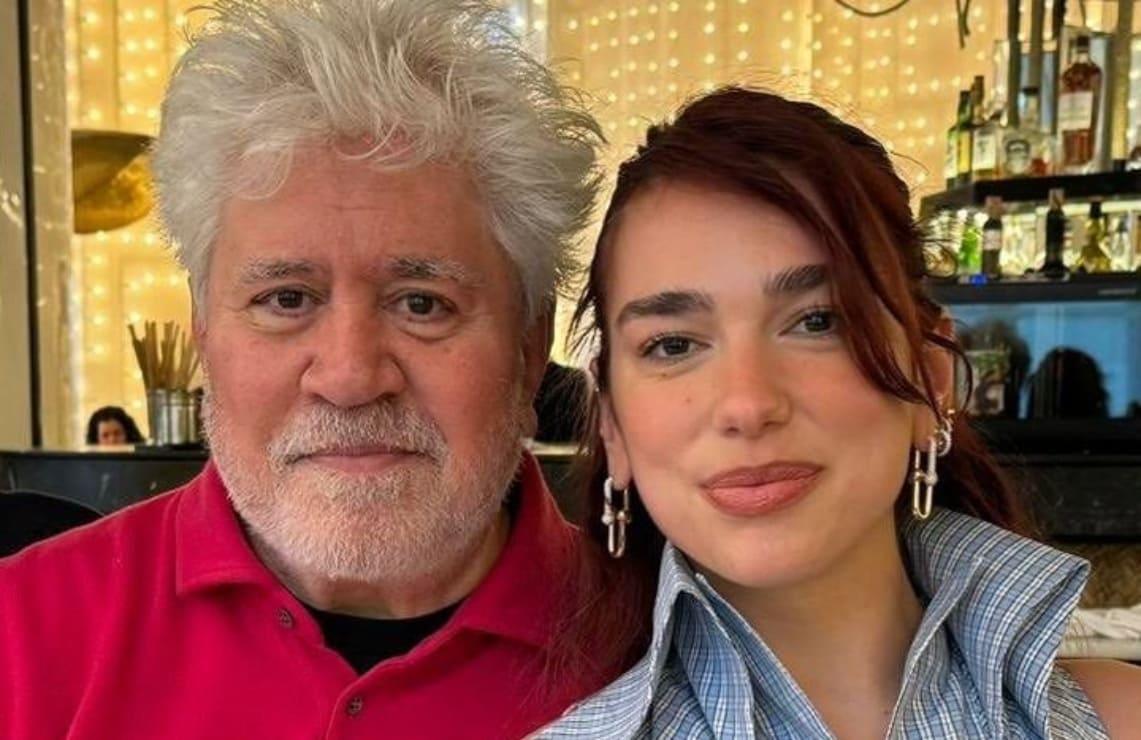 Dua Lipa podría ser la nueva 'chica Almodóvar'; estas son las pistas que ha dado