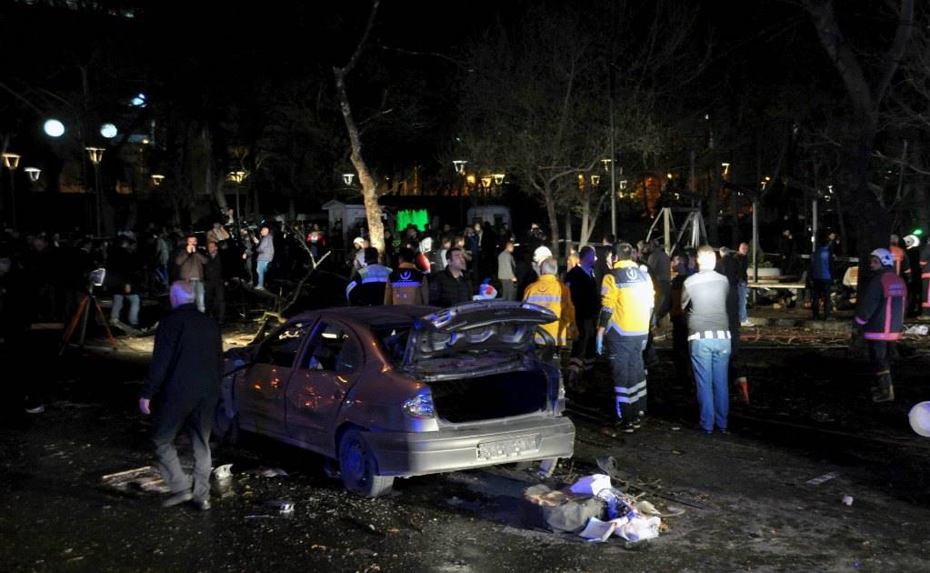 Explosión de coche bomba en Ankara deja 27 muertos