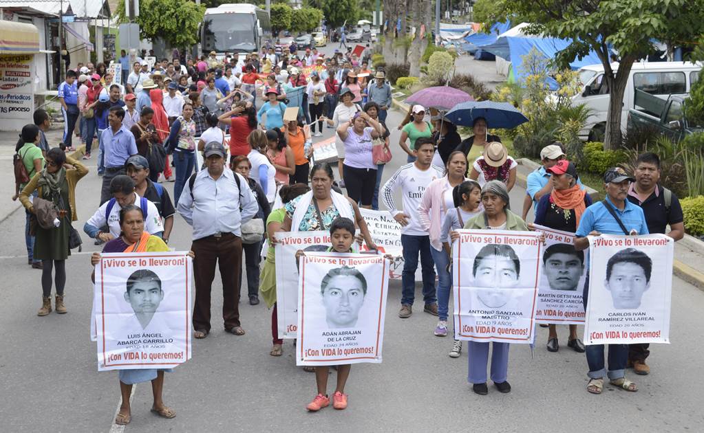 Maestros marchan contra evaluación en Guerrero